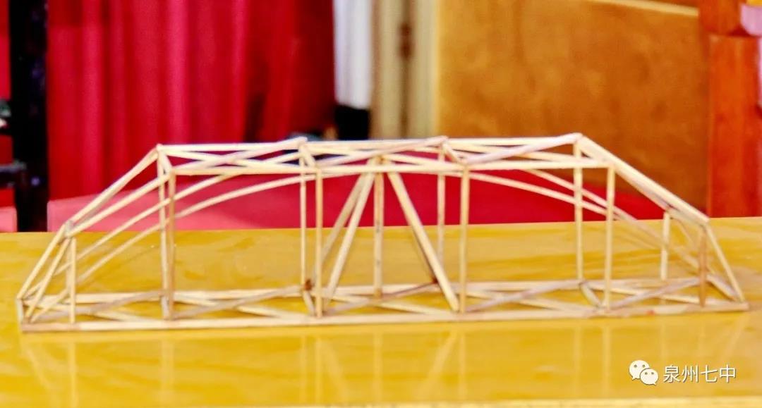 【劳动美】泉州七中举办首届结构设计大赛——桥梁模型承重比赛决赛